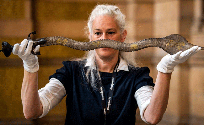 Read more about the article ഹൈദരാബാദ് നിസാമിൻ്റെ  വാൾ ഇന്ത്യയിലേക്ക്; ബ്രിട്ടൻ തിരിച്ചേൽപ്പിക്കുന്നത് 100 വർഷങ്ങൾക്ക് ശേഷം