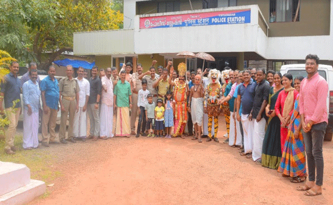 Read more about the article പ്രജകളെ അനുഗ്രഹിച്ച് മാവേലിയും വാമനനും; കാസർകോട്ടെ ഡി.ടി.പി.സി ഓണാഘോഷത്തിന് തുടക്കമായി