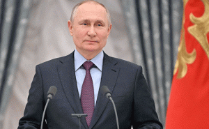 Read more about the article റഷ്യൻ പ്രസിഡന്റ് വ്‌ളാദിമിര്‍ പുടിന് നേരെ വീണ്ടും വധശ്രമം; പുടിൻ സഞ്ചരിച്ച വാഹനത്തിൻ്റെ  മുൻവശത്തുള്ള ഇടത്തെ ടയർ പൊട്ടി പുക ഉയർന്നു