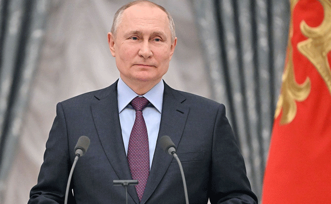 You are currently viewing റഷ്യൻ പ്രസിഡന്റ് വ്‌ളാദിമിര്‍ പുടിന് നേരെ വീണ്ടും വധശ്രമം; പുടിൻ സഞ്ചരിച്ച വാഹനത്തിൻ്റെ  മുൻവശത്തുള്ള ഇടത്തെ ടയർ പൊട്ടി പുക ഉയർന്നു