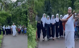 Read more about the article തെരുവുനായ്ക്കളുടെ ശല്യം രൂക്ഷം;  മകളെയും സഹപാഠികളെയും മദ്രസയിലേക്ക് അയക്കുമ്പോൾ സുരക്ഷയ്ക്കായി തോക്കെടുത്ത് പിതാവ്