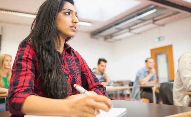 You are currently viewing വിദേശ വിദ്യാര്‍ഥികളില്‍ 20 ശതമാനം ഇന്ത്യന്‍ വിദ്യാര്‍ഥികൾ; ഏറ്റവും കൂടുതല്‍ സ്റ്റുഡന്‍റ് വിസ ഇന്ത്യക്കാര്‍ക്ക് അനുവദിച്ചത് ഈ രാജ്യം