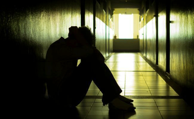 You are currently viewing ഇന്ത്യയില്‍ ഏറ്റവും കൂടുതല്‍ ആത്മഹത്യാ നിരക്ക് കേരളത്തിലെ ഈ  നഗരത്തില്‍; നാഷണല്‍ ക്രെെം റെക്കോ‌ഡ് ബ്യൂറോ റിപ്പോർട്ട് പറയുന്നു