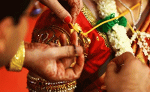 Read more about the article വിവാഹവേദിയിൽ താലിമാല തട്ടിപ്പറിച്ച് വധുവിനെ അണിയിക്കാന്‍ കാമുകൻ്റെ  ശ്രമം; വിവാഹം മുടങ്ങി