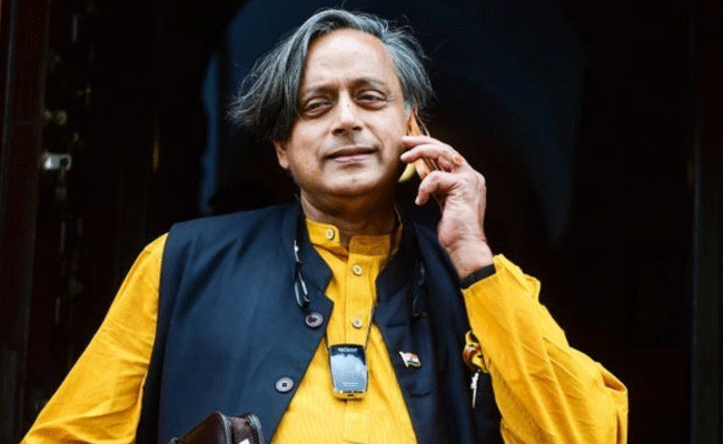 You are currently viewing ശശി തരൂര്‍ നല്‍കിയ പരാതി ഫലം കണ്ടു; കോണ്‍ഗ്രസ് അധ്യക്ഷ തെരഞ്ഞെടുപ്പ് വോട്ടിങ് രീതിയില്‍ മാറ്റം വരുത്തി