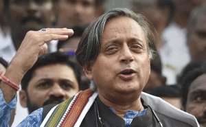 Read more about the article കോൺഗ്രസിനെ ശക്തിപ്പെടുത്തും, ഗാർഖെയോട് ശത്രുതയില്ല;പാർട്ടിക്ക് ഇപ്പോൾ നവീകരണം ആവശ്യം: ശശി തരൂർ