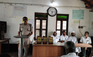 Read more about the article ലഹരിക്കെതിരെ നാടൊരുങ്ങുന്നു; ‘മെഹഫിലെ മദീന’ എന്ന പേരിൽ സംഘടിപ്പിച്ച മോട്ടിഫിക്കേഷൻ ക്ലാസ് ബദിയടുക്ക പോലിസ് സബ് ഇൻസ്‌പെക്ടർ  ഉദ്ഘാടനം ചെയ്തു