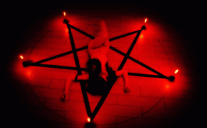 Read more about the article നഗ്നപൂജയും മന്ത്രവാദവും; നഗ്നയാക്കി പീഡിപ്പിച്ചു; കൊല്ലത്ത് നിന്നും  പരാതിയുമായി യുവതി