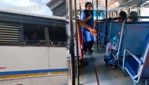 Read more about the article ബസില്‍ കയറിയവരെ അസഭ്യം പറഞ്ഞ് ഇറക്കിവിട്ടു; ഒരു ചുക്കും ചെയ്യാനാവില്ലെന്ന് യാത്രക്കാരോട് വനിതാ കണ്ടക്‌ടര്‍, ദൃശ്യങ്ങൾ പുറത്തായി