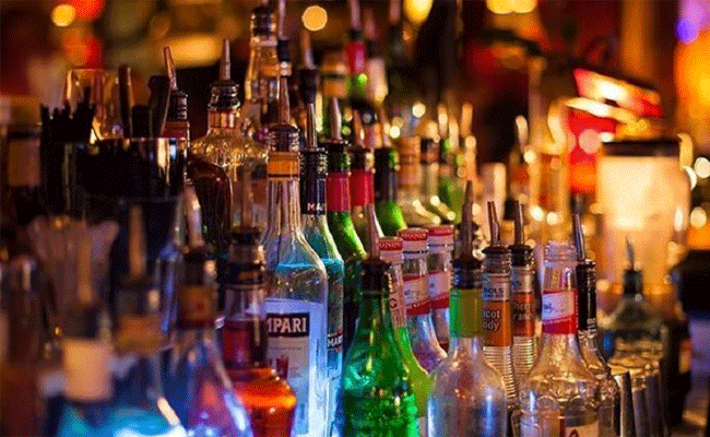 Read more about the article കേരളം നീങ്ങുന്നത്  മദ്യക്ഷാമത്തിലേക്കോ?; ബെവ്‍കോയിലേക്കുള്ള മദ്യ വിതരണം വെട്ടിക്കുറച്ചു