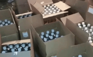 Read more about the article മാഹിയില്‍ നിന്ന് കൊണ്ടുവന്ന 185 കുപ്പി മദ്യവുമായി ചാലക്കുടിയിൽ  രണ്ടു പേര്‍ പിടിയില്‍