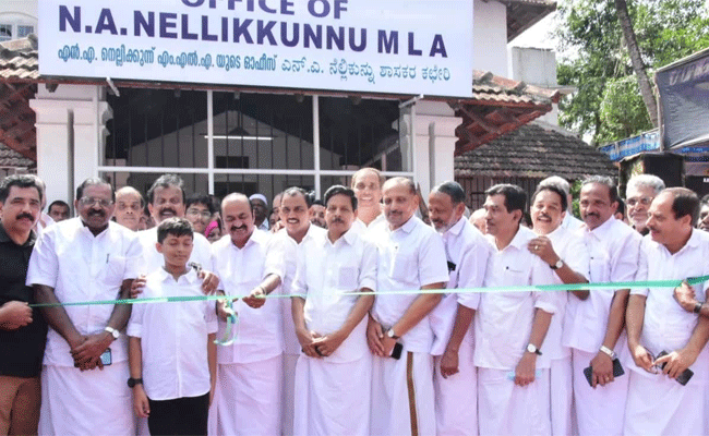 You are currently viewing എൻ.എ.നെല്ലിക്കുന്ന് എം.എൽ.എയുടെ പുതിയ ഓഫീസ് പ്രതിപക്ഷ നേതാവ് വി.ഡി.സതീശൻ ഉദ്ഘാടനം ചെയ്തു