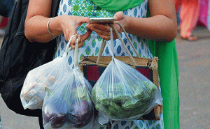 Read more about the article സംസ്ഥാനത്ത് ഒറ്റത്തവണ ഉപയോഗത്തിലുള്ള പ്ലാസ്റ്റിക്കിന് പൂര്‍ണ നിരോധനം; പിടിച്ചെടുക്കുന്നതിനും പിഴ ചുമത്തുന്നതിനും ഗ്രാമപഞ്ചായത്തുകള്‍ക്ക് നിർദ്ദേശം