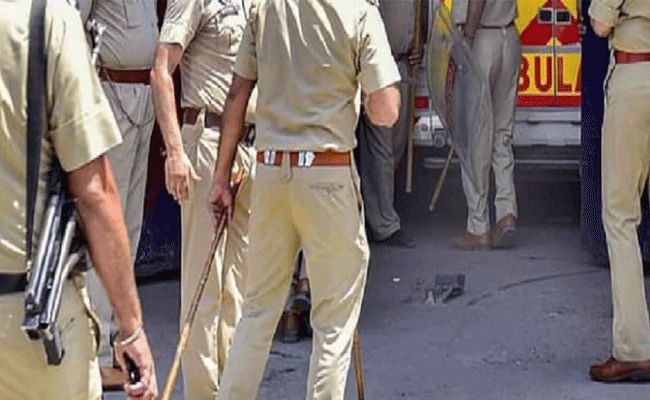 You are currently viewing മതഗ്രന്ഥത്തിൻ്റെ ചില പേജുകൾ കീറി; ഗ്രന്ഥത്തെ അവഹേളിച്ച കുറ്റത്തിന് പഞ്ചാബിൽ ഒൻപത് വയസുകാരൻ അറസ്റ്റിൽ