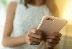 Read more about the article സ്മാർട്ട് ഫോൺ വാങ്ങാൻ പണമില്ല; ബ്ലഡ് ബാങ്കിൽ രക്തം വിൽക്കാനെത്തി പതിനാറുകാരി