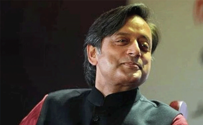 You are currently viewing പദവി നൽകി ഒതുക്കാൻ കോൺഗ്രസ് നേതൃത്വം; ശശിതരൂർ  പാർലമെന്ററി സമിതിയുടെ അധ്യക്ഷനാകും