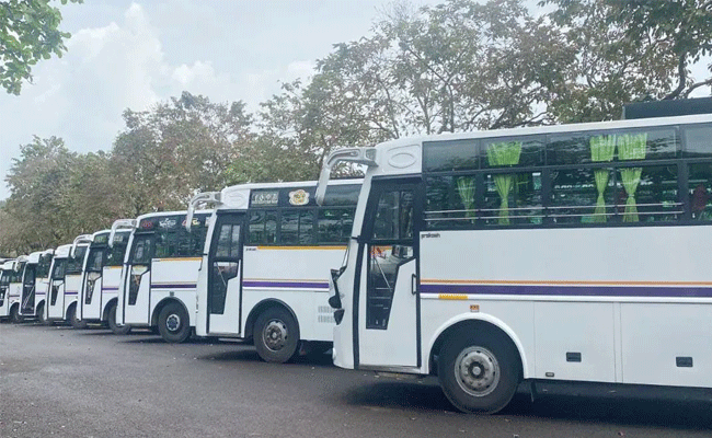 Read more about the article ഏകീകൃത കളര്‍കോഡ് നടപ്പാക്കുന്നതില്‍ ഇളവ് നല്‍കിയ ഉത്തരവ് തിരുത്തി; ടൂറിസ്റ്റ് ബസുകളെല്ലാം നിറം ഉടന്‍ മാറ്റണം