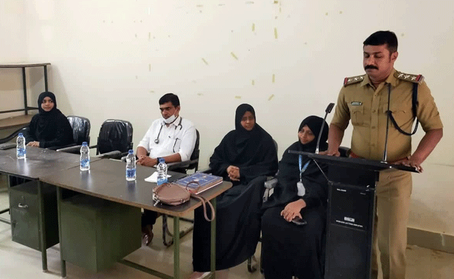 Read more about the article വയോജനങ്ങൾക്ക് മെഡിക്കൽ ക്യാമ്പുമായി കാസർകോട് ജനമൈത്രി പോലീസും എൽത്ത് കെ.ഡി.സി ലാബും