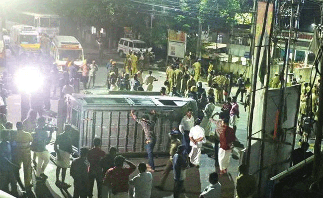 Read more about the article വിഴിഞ്ഞം സമരം അക്രമാസക്തമായതിന് സര്‍ക്കാരിന് എതിരെ കെ.സി.ബി.സി; കലാപം സൃഷ്ടിക്കാന്‍ ചിലര്‍ ഗൂഢശ്രമങ്ങള്‍ നടത്തുകയാണെന്ന് സി.പി.എം