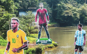 Read more about the article കേരളത്തിലെ മെസി-നെയ്മര്‍-റൊണാള്‍ഡോ കട്ടൗട്ടുകള്‍ വൈറൽ; ഫുട്‌ബോള്‍ ആവേശം ട്വീറ്റ് ചെയ്ത് ഫിഫ