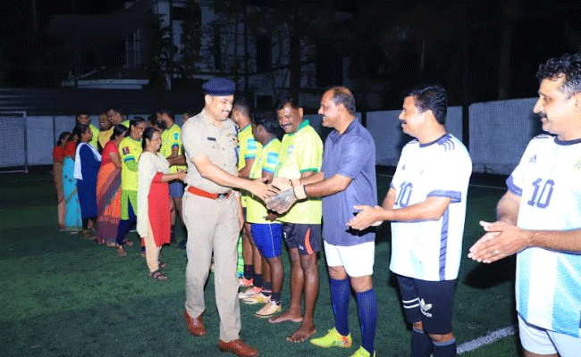 Read more about the article ലോകകപ്പ് ഫുട്‌ബോള്‍; കാഞ്ഞങ്ങാട് ബ്ലോക്ക് പഞ്ചായത്തും മടിക്കൈ പഞ്ചായത്തും സൗഹൃദ മത്സരം നടത്തി