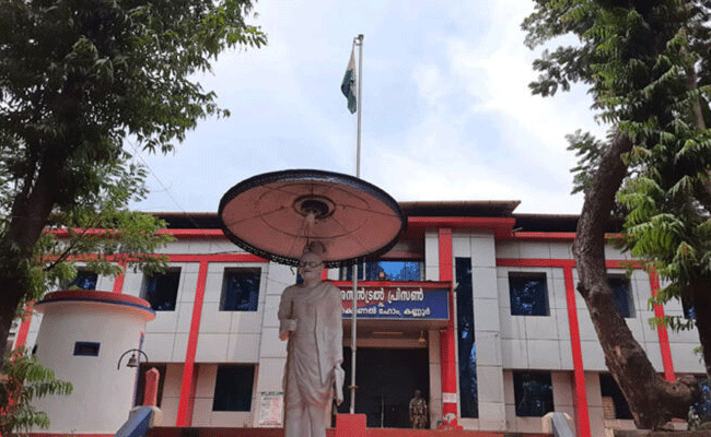 You are currently viewing മുടിവെട്ടുന്നതിൽ ത‍‍ര്‍ക്കം, കണ്ണൂർ സെൻട്രൽ ജയിലിലെ ഏറ്റവും സുരക്ഷയുള്ള പത്താം ബ്ളോക്കിൽ തടവുകാ‍ര്‍ ഏറ്റുമുട്ടി