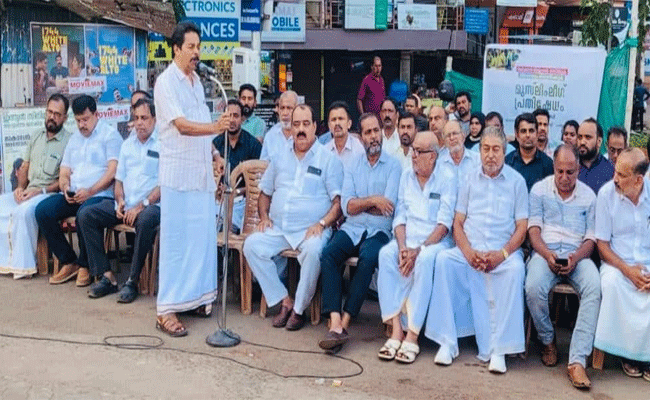 You are currently viewing നിത്യോപയോഗ സാധനങ്ങളുടെ വിലക്കയറ്റം നിയന്ത്രിക്കുക : മുസ്‌ലിം ലീഗ് പ്രതിഷേധം സംഘടിപ്പിച്ചു