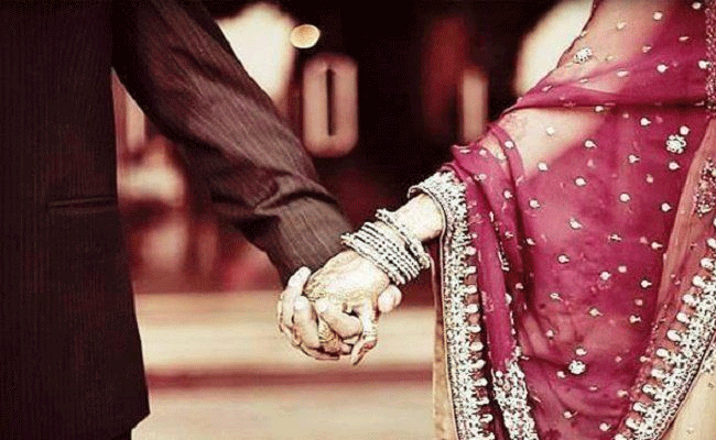 Read more about the article പതിനഞ്ച് വയസായ മുസ്‌ലിം പെൺകുട്ടിക്ക് സ്വന്തം ഇഷ്ടപ്രകാരം വിവാഹം ചെയ്യാം; മാതാപിതാക്കളുടെ എതിർപ്പിന് പ്രസക്തിയില്ലെന്ന് ഹൈക്കോടതി