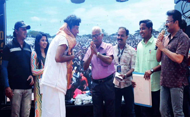 You are currently viewing പാലക്കാടിനെ പ്രകമ്പനം കൊള്ളിച്ച് ബോചെയും മറഡോണയും