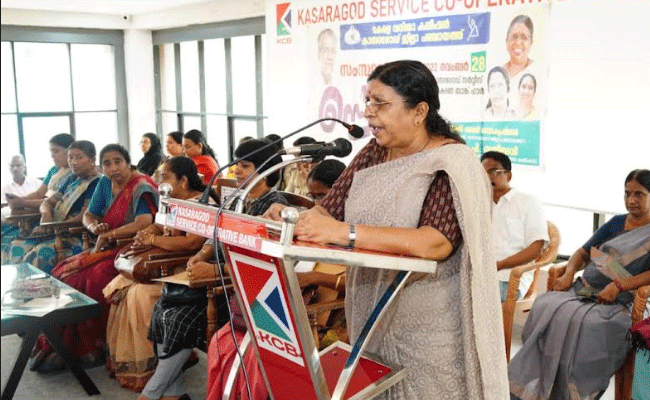 You are currently viewing സമൂഹത്തില്‍ സ്ത്രീ സമത്വമുണ്ടാകണമെങ്കില്‍ വീടിൻ്റെ അകത്തളങ്ങളില്‍ ആദ്യം സമത്വമുണ്ടാകണം: വനിത കമ്മീഷന്‍ അധ്യക്ഷ