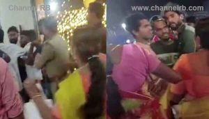 Read more about the article ക്ഷണിച്ചില്ലെങ്കിലും 200 രൂപയുമായി വിവാഹത്തിന് വന്ന അയല്‍വാസി; കല്യാണം കലക്കാന്‍ പുറത്ത് നിര്‍ത്തിയത് നൂറിലേറെ പേരെ, പിന്നെ നടന്നത് കൂട്ടയടി