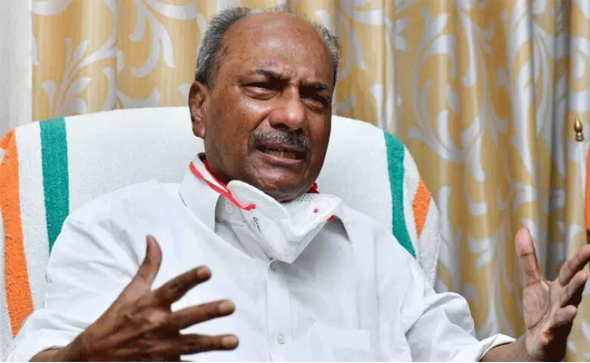 Read more about the article ബി.ജെ.പിക്കെതിരായ പോരാട്ടം; മൃദുഹിന്ദുത്വത്തിൻ്റെ പേരില്‍ വിശ്വാസികളെ അകറ്റിനിര്‍ത്തരുത്: എ.കെ ആന്റണി