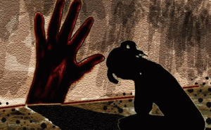 Read more about the article പ്രായപൂർത്തിയാകാത്ത പെൺകുട്ടിയെ മയക്കുമരുന്ന് നൽകി പീഡിപ്പിച്ചു; കേസിൽ അമ്മയും മകനും അറസ്റ്റിൽ