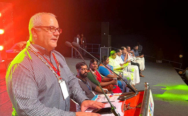 You are currently viewing ക്യൂബയ്ക്കും കേരളത്തിനും ഒറ്റ മനസ്; ക്യൂബയുമായുള്ള ബന്ധം നിലനിർത്താൻ മലയാളികൾ നൽകുന്ന സംഭാവനകൾ അവിസ്മരണീയം: അലി ജാൻഡ്രോ സിമാൻ കാസ് മാരിൻ