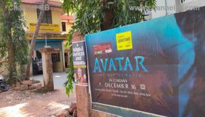 Read more about the article പൊതുജന ബോധവൽകരണ വാചകങ്ങൾ ഇല്ല; തദ്ദേശ സ്വയംഭരണ സ്ഥാപന മതിൽ കയ്യേറി സിനിമ പരസ്യങ്ങൾ, തലതിരിഞ്ഞ സാമൂഹ്യക്ഷേമം ഇങ്ങനെ