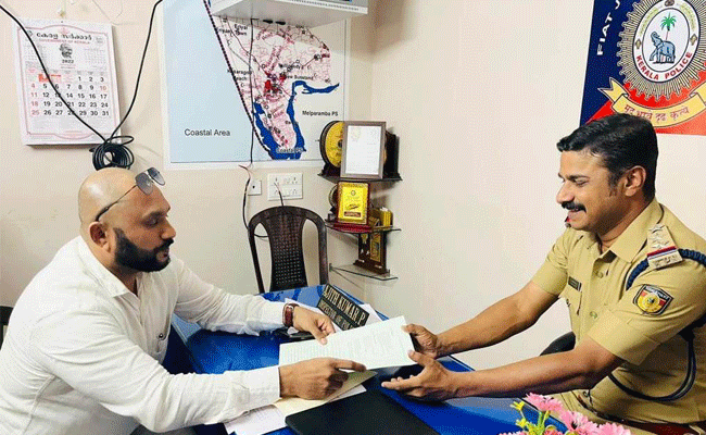 You are currently viewing കുഞ്ഞാലിക്കുട്ടിക്കെതിരെ പരാമർശം: സ്വകാര്യ ചാനലിനെതിരെയും അഭിഭാഷകനെതിരെയും പരാതിയുമായി ലീഗ് നേതാവ് അഡ്വ ഫൈസൽ