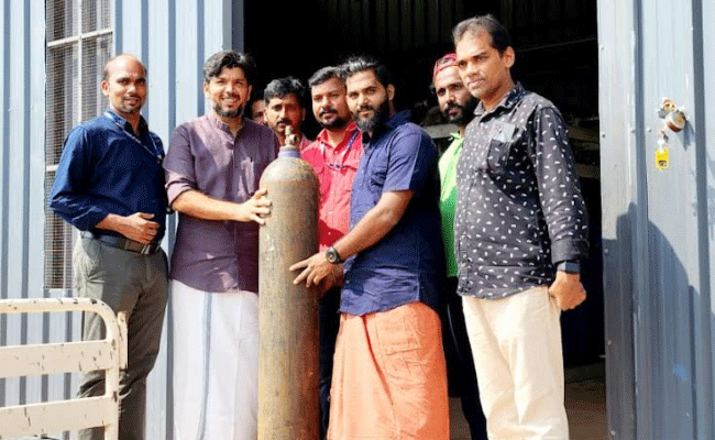 Read more about the article ചട്ടഞ്ചാല്‍ ഓക്സിജന്‍ പ്ലാന്റില്‍ നിന്ന് ഇനി മുതല്‍ ഓക്സിജന്‍ ലഭിക്കും; ആദ്യ വിതരണം ഉദ്ഘാടനം ചെയ്തു