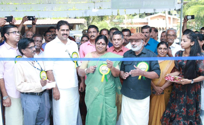 You are currently viewing കണിച്ചിറ ക്ഷീരോത്പാദക സഹകരണ സംഘം മന്ത്രി ജെ.ചിഞ്ചുറാണി ഉദ്ഘാടനം ചെയ്തു