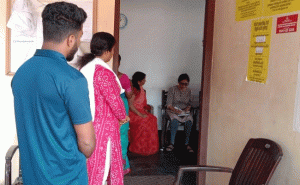 Read more about the article വില്ലേജ് ഓഫീസുകളില്‍ ജില്ലാ കളകടറുടെ സന്ദര്‍ശനം തുടരുന്നു; ഉദിനൂര്‍, നോര്‍ത്ത് തൃക്കരിപ്പൂര്‍ വില്ലേജുകള്‍ സന്ദര്‍ശിച്ചു