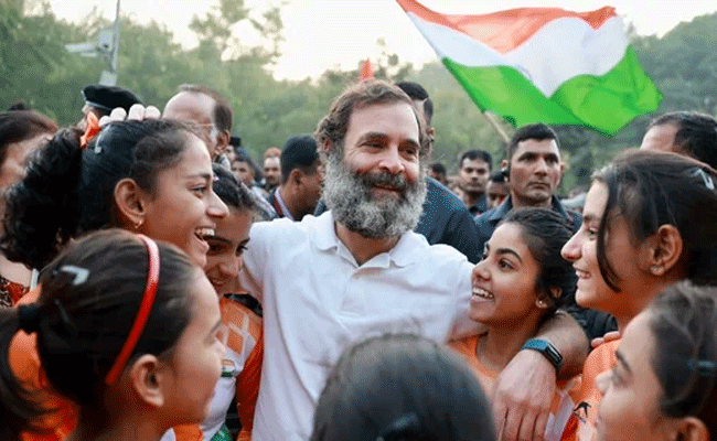 Read more about the article രാജ്യത്ത് കൊവിഡ് നാലാം തരംഗ ഭീഷണി; രാഹുൽ ജോഡോ യാത്ര മാറ്റിവെക്കേണ്ടി വരുമെന്ന് കേന്ദ്രസർക്കാർ