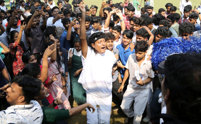 Read more about the article ലഹരിക്കെതിരെ ഫുട്ബോള്‍ ലഹരിയുമായി ബോചെയും മറഡോണയും മംഗലാപുരത്ത്