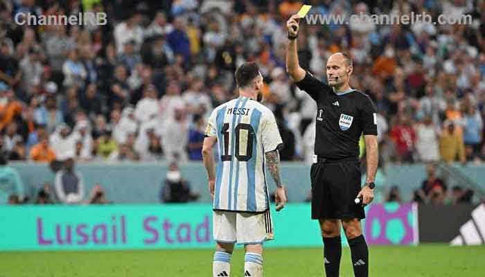 You are currently viewing നിലവാരമില്ലാത്ത റഫറി; 16 മഞ്ഞക്കാര്‍ഡ് പുറത്തെടുത്ത അന്റോണിയോക്ക് എതിരെ മെസിയുടെ താക്കീത്