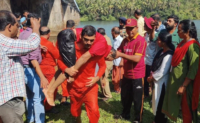 You are currently viewing വെള്ളപ്പൊക്കം, രക്ഷാപ്രവര്‍ത്തനം; കാസർകോട് ജില്ലയില്‍ അഞ്ചിടത്ത് പ്രളയ മോക്ഡ്രില്‍ നടത്തി; നിര്‍ദേശവും ജില്ലാതല ഏകോപനവും കളക്ടറേറ്റില്‍ നിന്ന്