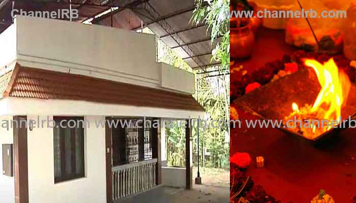 Read more about the article വീണ്ടും നരബലിയിലേക്കുള്ള വഴികൾ; പൂജ നടത്തിയത് വസ്ത്രങ്ങൾ ഒന്നുമില്ലാതെ, വടിവാള്‍ കത്തിയില്‍ കുങ്കുമവും മഞ്ഞളും