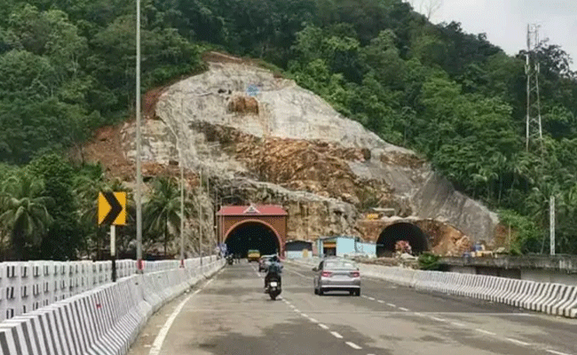 Read more about the article കുതിരാൻ മേല്‍പ്പാലത്തിലെ കല്‍ക്കെട്ടില്‍ വിള്ളല്‍; ഗുരുതര വീഴ്ച്ച; നിർമാണത്തിൽ അപാകതകളുണ്ടെന്ന് സമ്മതിച്ച് ദേശീയ പാത അധികൃതർ