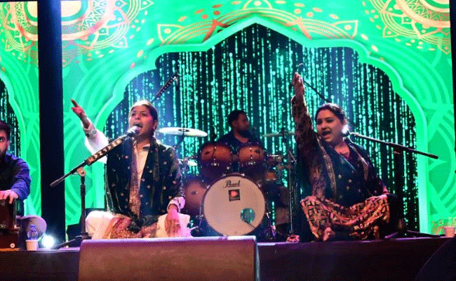 Read more about the article ബേക്കല്‍ ബീച്ച് ഫെസ്റ്റിവല്‍, ആദ്യ ദിനം എത്തിയത് കാല്‍ ലക്ഷം പേര്‍; ഗംഭീരമായി നൂറാന്‍ സിസ്റ്റേഴ്‌സിൻ്റെ സൂഫി സംഗീത വിരുന്ന്