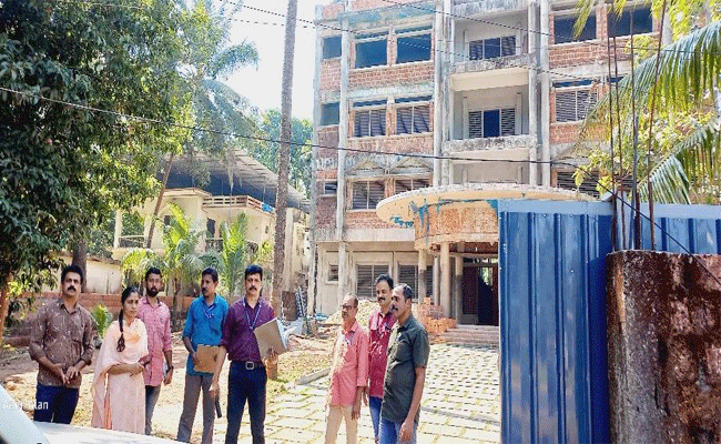 Read more about the article അനധികൃത ബംഗ്ലാവ് നിർമ്മാണം; പഞ്ചായത്ത് ഒത്താശയിലെന്ന് സംശയം, വിജിലൻസിൻ്റെ മിന്നൽ പരിശോധനയിൽ കണ്ടെത്തിയത് ഞെട്ടിക്കുന്ന വിവരങ്ങൾ