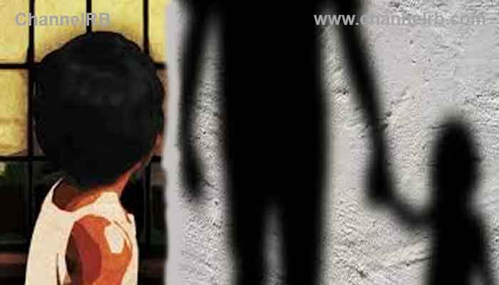 You are currently viewing കാസർകോട് പ്രായപൂര്‍ത്തി ആകാത്ത പെണ്‍കുട്ടികൾക്ക് ലൈംഗീക പീഡനം; പോലീസ് കേസിൽ അമ്മയും കാമുകനും അറസ്റ്റില്‍