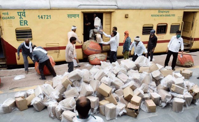 Read more about the article പാഴ്‌സല്‍ അയക്കാന്‍ ഇനി റെയില്‍വേ സ്റ്റേഷനില്‍ പോയി ബുദ്ധിമുട്ടണ്ട; റെയിൽവേയുടെ പുതിയ പദ്ധതി ഇങ്ങിനെ