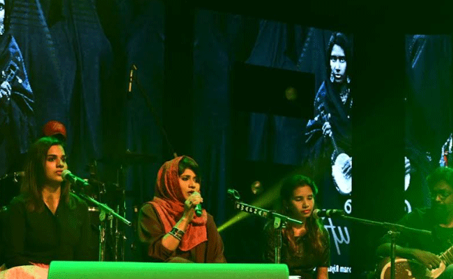 You are currently viewing ശബ്‌നം റിയാസിൻ്റെ ശബ്ദമാധുര്യത്തില്‍ കടലലകളും ഖവാലി സംഗീതത്തിൻ്റെ അലയൊലികളും ബേക്കല്‍ തീരത്ത് ഒന്നായി